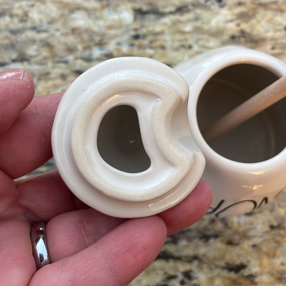 🌎 Rae Dunn HONEY Pot with Wooden Dipper Large Letter Yellow Bee on Lid - Picture 7 of 11